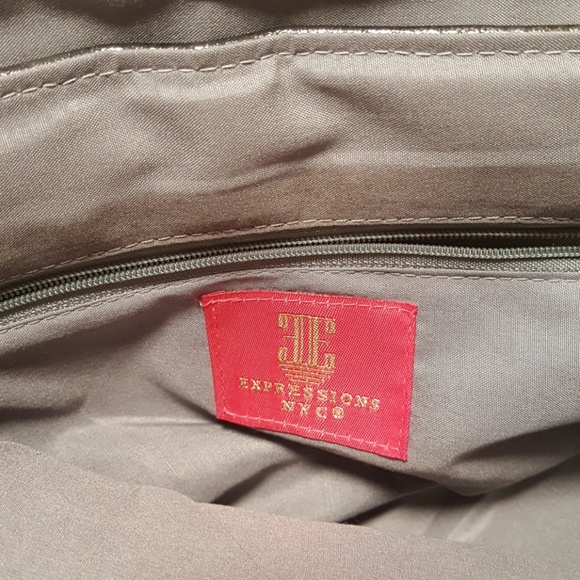 Expressions NYC metallic clutch with chain - Picture 3 of 4